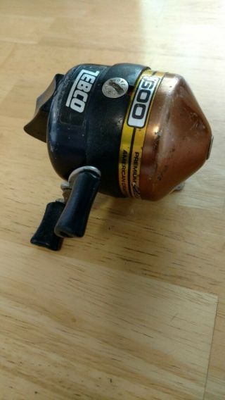 Vintage Zebco 600 Spincast Reel Metal Foot Fishing Tackle Box Collectable Usa