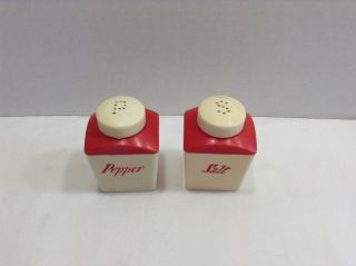 Vintage Alladin Plastic Red and White Salt And Pepper Shakers 2