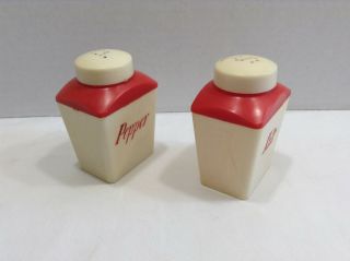 Vintage Alladin Plastic Red and White Salt And Pepper Shakers 4