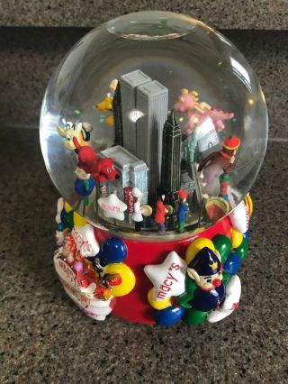 Macy ' s THANKSGIVING DAY PARADE SNOW GLOBE 75th Anniversary 2001 with Twin Towers 4