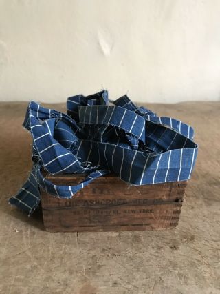 Little Old Handmade Wooden Box & Blue Calico Fabric Rag Rug Scraps Textile Aafa