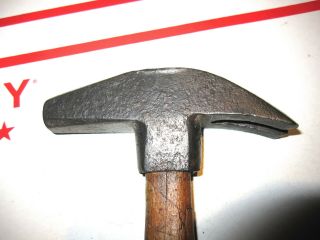ANTIQUE UNKNOWN MAKER FARRIERS HAMMER W/HAND MADE HANDLE FAIR ANTIQUE COND. 2
