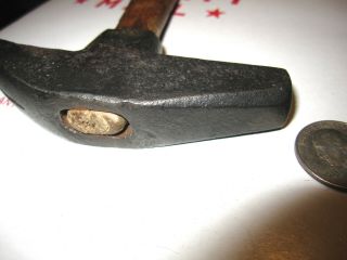 ANTIQUE UNKNOWN MAKER FARRIERS HAMMER W/HAND MADE HANDLE FAIR ANTIQUE COND. 4