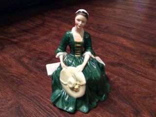 Royal Doulton " A Lady From Williamsburg " Figurine Hn 2228