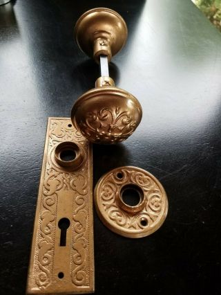 Antique Victorian Ornate Doord Knob And Doorplates (metal)