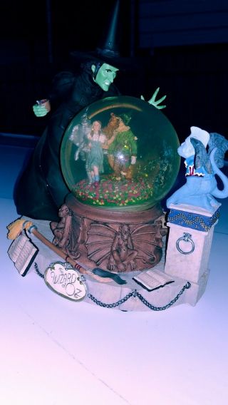 San Francisco Music Box Co - Wizard Of Oz " Witch Crystal Ball Waterglobe "