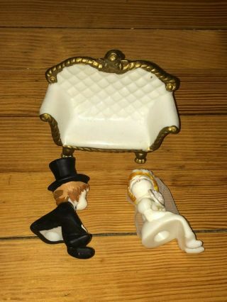 CUTE 1970s Vintage wedding cake topper Wilton Kissing Couple Couch Bride Groom 5