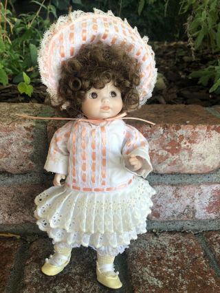 Sweet Vintage Porcelain Girl Doll With Bonnet