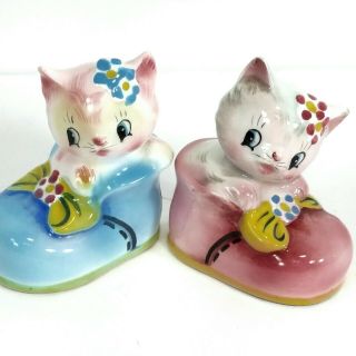 Vtg Pair Cats In Old Shoes Salt And Pepper Shakers.  Japan