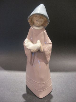 Nao By Lladro Daisa 1982 Girl With Dove Peace Fine Porcelain Figurine Spain