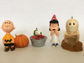 4 Peanuts Hallmark Halloween Ornaments 2008: Charlie Brown,  Snoopy,  Lucy,  Pigpen