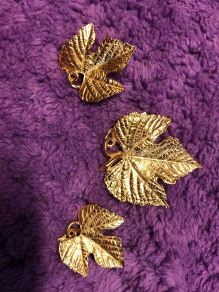 Antique / Vintage Trifari Jewelry Set Gold Leaf Brooch And Clip On Earrings