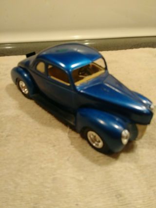 1940 Ford Coup V/8 Amt 1:25 Scale Model Car