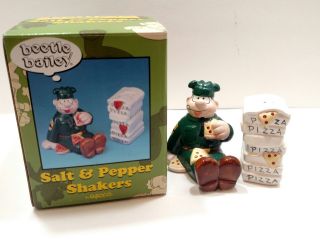 Beetle Bailey Sarge & Pizza Salt & Pepper Shakers Enesco Box 1999 T41