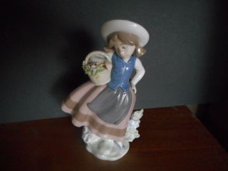 Lladro Sweet Scent Girl With Flowers