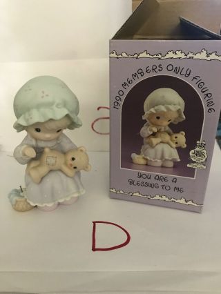 Precious Moments Pm - 902 - 1990 Members Only Figurine " You Are A Blessing To Me "