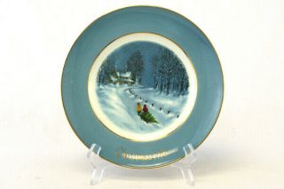 Avon 1976 Bringing Home The Tree 3rd Edition Christmas Collector Plate 9 "