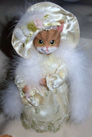 Estate Cat Collector Must Have Avon Cat Dressed In Gown & Boa Stunning Look