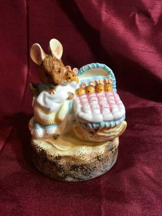 Vintage Ceramic Schmid Beatrix Potter Hunca Munca Music Box Brahms Lullaby Mice
