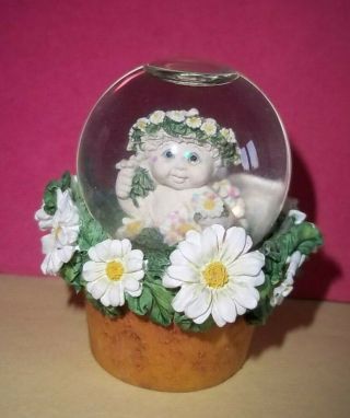 Dreamsicles Mini Dreamsicle Angel Snow Globe - On Flower Pot W/daisies