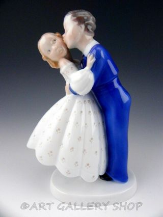 B&g Bing Grondahl Copenhagen Figurine First Kiss Boy And Girl Lovers 2162