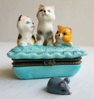 `small Hinged Trinket Box W/ 3 Kittens On Top And A Mouse Inside