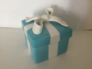 Tiffany & Co Porcelain Blue Trinket Gift Box Bow Read Display