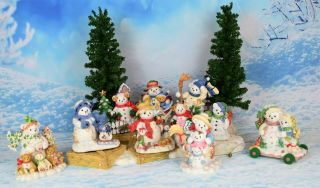 Wonderful Cherished Teddies Winter Group - 10 Winter Figurines And Display