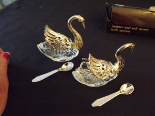 Silver Plated Salt & Pepper Glass Swans Pillars W/ Spoons Made In Italy