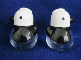 BLACK WHITE PENGUIN SALT PEPPER SHAKERS STOHA GERMANY MODERN GLASS PLASTIC 3