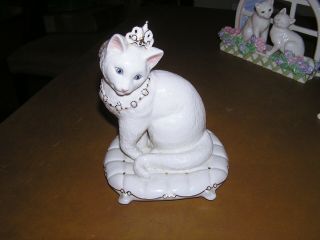 Lenox Pampered Princess Cat Figurine