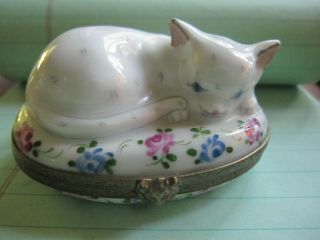Signed Peint Main Limoges France Herend Style Cat Hinged Trinket Box Blue Flwrs