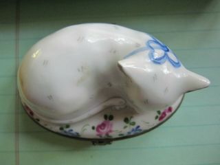 Signed Peint Main LIMOGES France HEREND STYLE CAT Hinged Trinket Box BLUE FLWRS 3