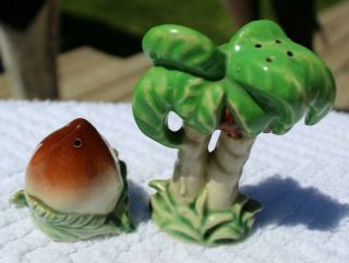 Vintage Go - With Coconut and Palm Tree Salt and Pepper Shakers - Japan 4