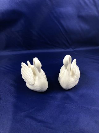 Lenox White Porcelain Swans (pair) Decorative