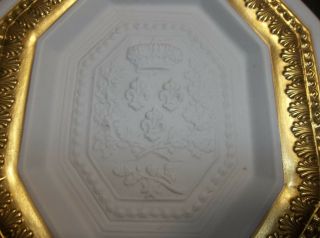 Vintage MOTTAHEDEH Crest Wall Plaque Porcelain GOLD GILT Italy 3