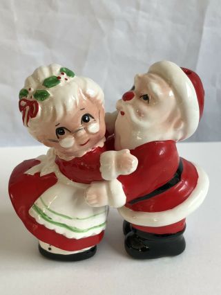 Vintage Christmas Salt And Pepper Shakers Hugging Santa & Mrs Claus - Lefton