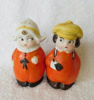 Vintage Hysterical Man And Woman In Orange Suit Salt And Pepper - Goebel Germany