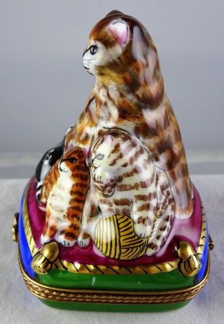 Mother Cat with Litter Peint Main Limoges Collectible Porcelain Trinket Box 2