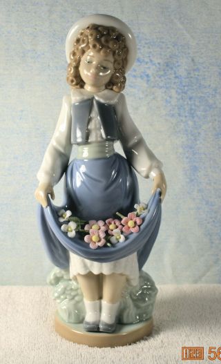Vintage 1986 Nao Lladro Porcelain " The School Girl " Figurine