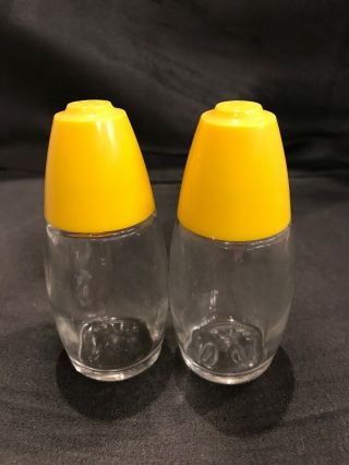 Vintage Gemco Mcm Yellow Top Glass Salt And Pepper Shaker Set