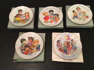 Avon Collectible Set Of 5 Mothers Day Plates 5 " 1989,  1990,  1991,  1992,  19
