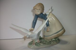 5553 Lladro Wild Goose Chase 7 1/2 " Figurine Girl With Goose