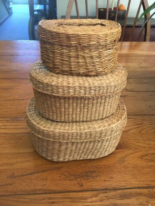Vintage Set Of 3 Nesting Baskets With Lids Made Of Sweet Grass