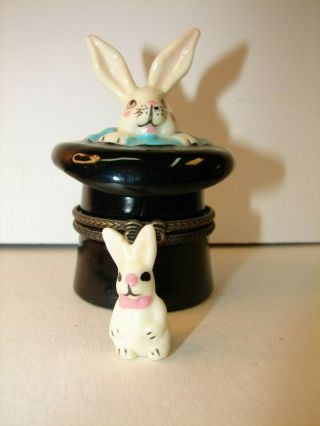 Vintage Porcelain Rabbit Main Trinket Box.  Bunny In A Hat.  Made In China (t033)
