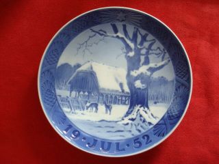 1952 Royal Copenhagen Rc Christmas Plate " Christmas In The Forest "