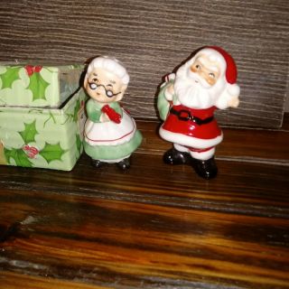 Vintage Lefton Santa And Mrs.  Claus Salt Pepper Box