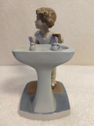 Lladro No 4838 " Up Time " Retired Porcelain Figurine
