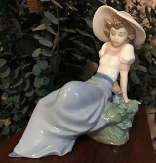 1987 - Nao - Lladro: Woman Wearing Hat Sitting On Rock With Bird,  1042