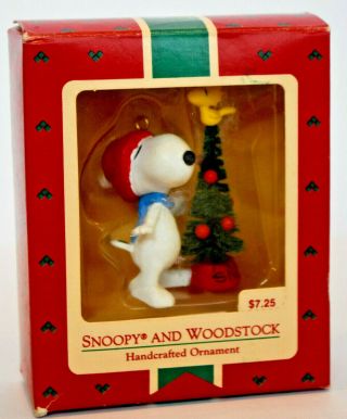 Hallmark: Snoopy And Woodstock - With Christmas Tree - 1987 Classic Ornament